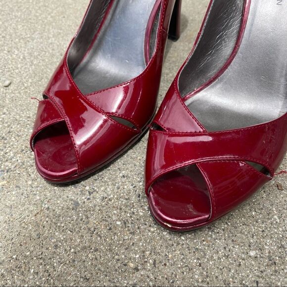 🍄 AK Anne Klein Red Strappy Open Toe Pumps - Picture 2 of 10